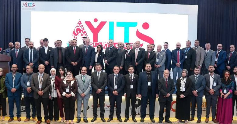 صورة جماعية أمام خلفية القمة