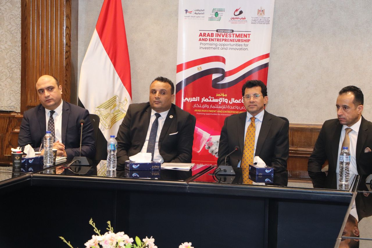 طاولة المتحدثين في المؤتمر الصحفي